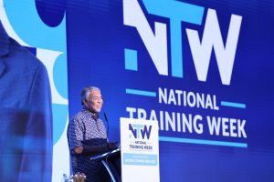 培养高技能人才，助力我国实现高收入目标