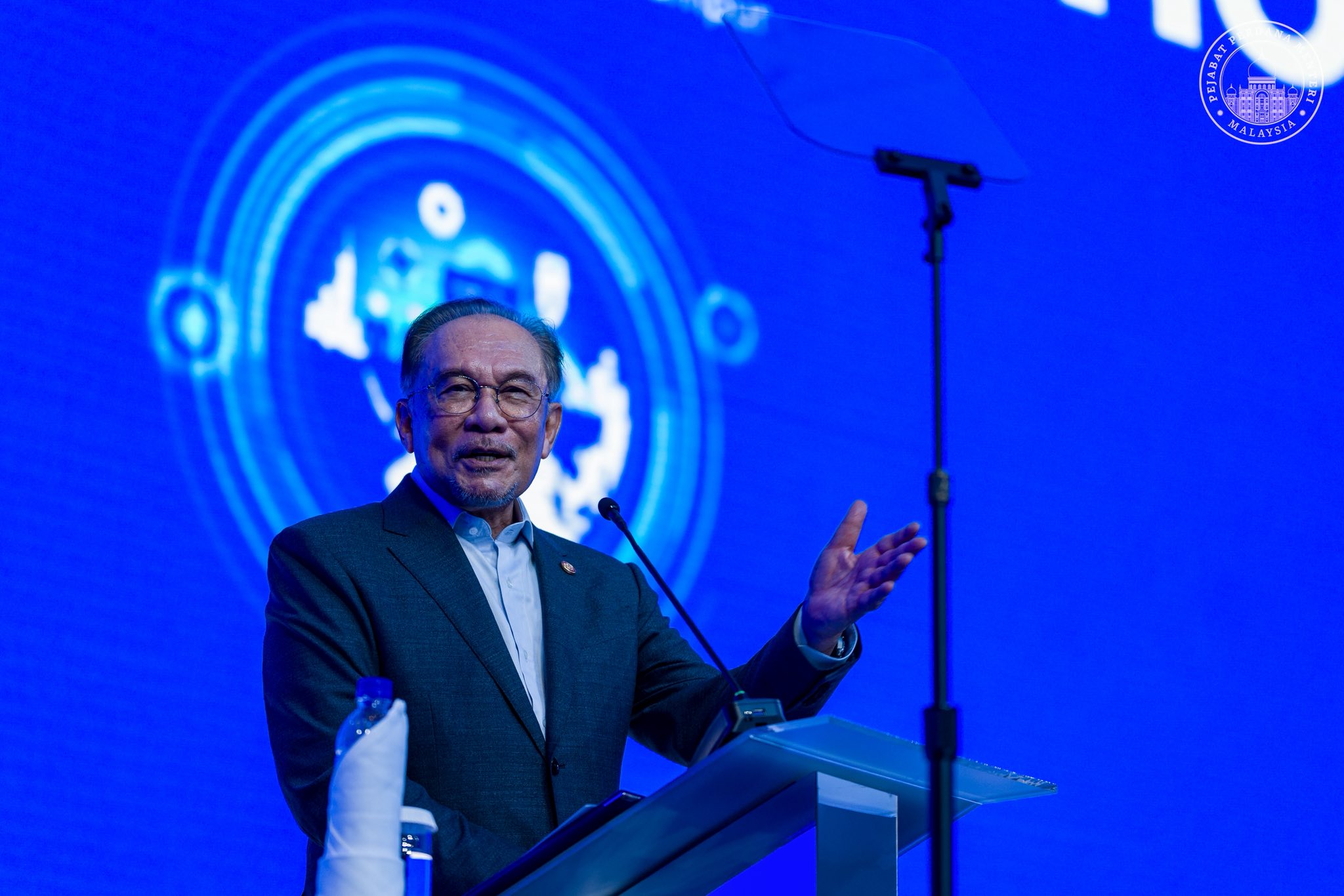 图：首相安华出席2025年国民投资机构知识论坛/IZZUDDIN ABD RADZAK
