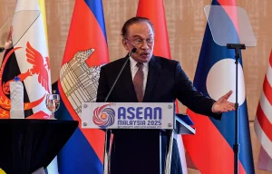 东盟峰会柬泰签和平协议　安华斡旋促成区域和平