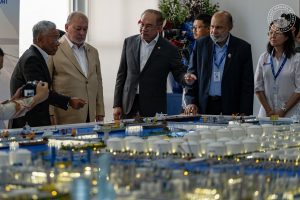 马哈拉尼自由港启用　安华：将吸引数十亿外资