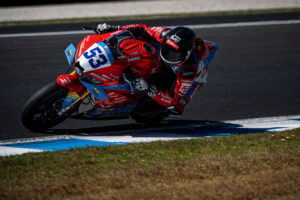 从修车学徒到世界冠军:张雪与中国摩托车的“4秒破局”