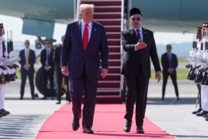 马来西亚打响全球第一枪，贸易部长公开叫停对美贸易协议，美霸权加速崩塌