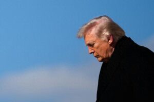 打了24天：伊朗用“血的代价”掀翻特朗普谈判桌，美式“体面下坡”遭德黑兰无情拆解