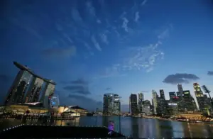 新加坡紧急拨款 10 亿保民生，生活成本不断上升