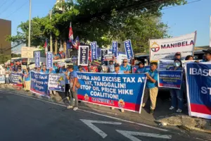 菲律宾爆发大规模抗议：50万人罢工三天，只因马科斯一条政策