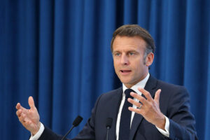 马克龙：明年卸任后将不再从政