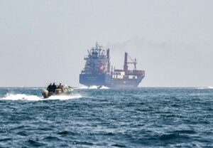 伊朗反击特朗普，霍尔木兹海峡对伊朗人民的敌人将永远关闭