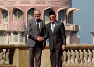 跨越宗教的和平呼声，安华与阿尔巴尼斯联手促中东停火。