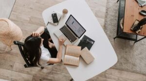 公务员开始居家办公，政府服务未受影响。