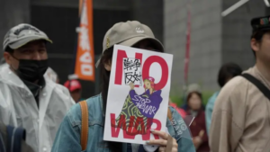 日本爆发数十年来最大规模反战示威，民众抗议高市早苗背离和平宪法