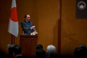 安华东京大学演讲:AI发展须植根道德与人性,未来属于能融合技术与人文的人