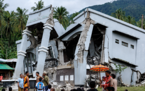 菲律宾7.8级强震死亡人数升至37人！桑托斯将军市受灾最重，余震已逾1,055次