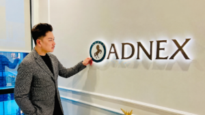 从室内设计师到创业板上市公司:Adnex Group Berhad董事总经理Adrian Kan谈上市后的“世界观改变”