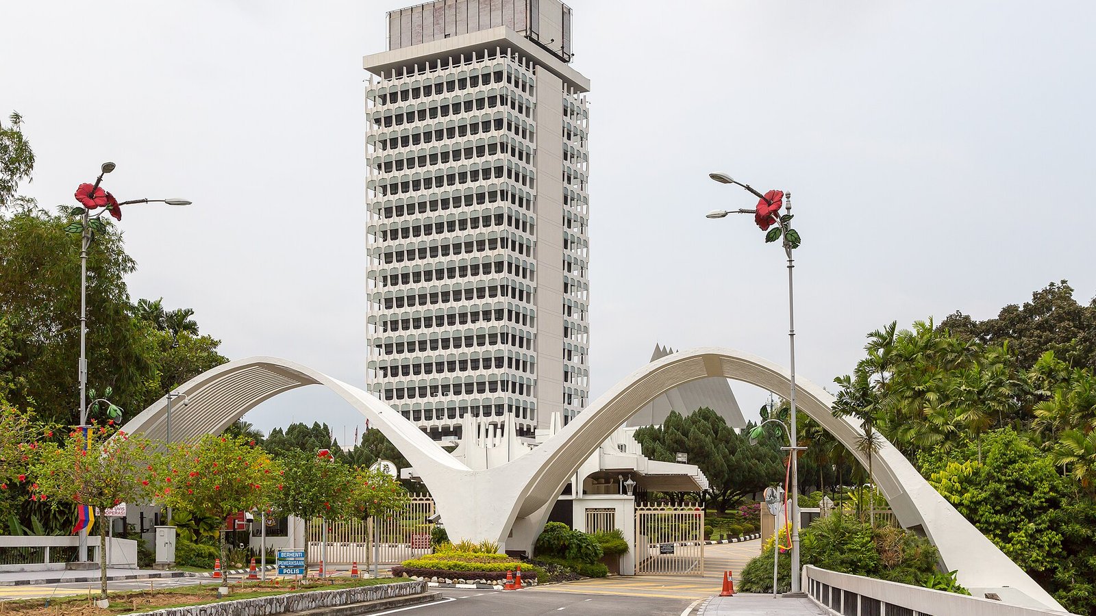 吉隆坡马来西亚国会大厦与入口拱门