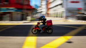 政府和Grab合出RM1.6亿：e-hailing司机月入最多增RM227，00后跑单族先看懂这几点