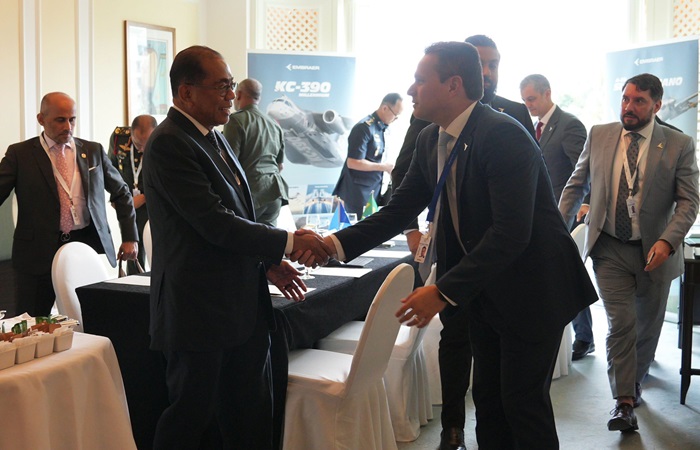 马来西亚国防部长与Embraer Defense & Security代表讨论航空供应链合作