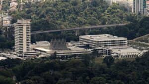 最低薪金明年6月起调至RM2,000：RM5,000万以下企业获豁免，雇主先算清整条薪资阶梯