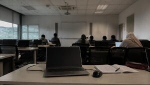 政府要培养3万名懂AI的毕业生：00后新人进公司，老板可以先做这3件事