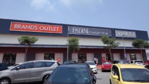 Padini全年营收跌3.2%、净利却跌27%：明年翻新13间店拼坪效，零售商先算清每平方尺赚多少